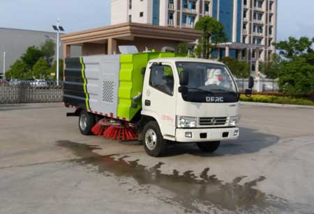 專威牌HTW5070TSLE型東風(fēng)多利卡掃路車