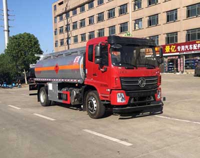 專(zhuān)威牌HTW5188GYYE6C型運(yùn)油車(chē)